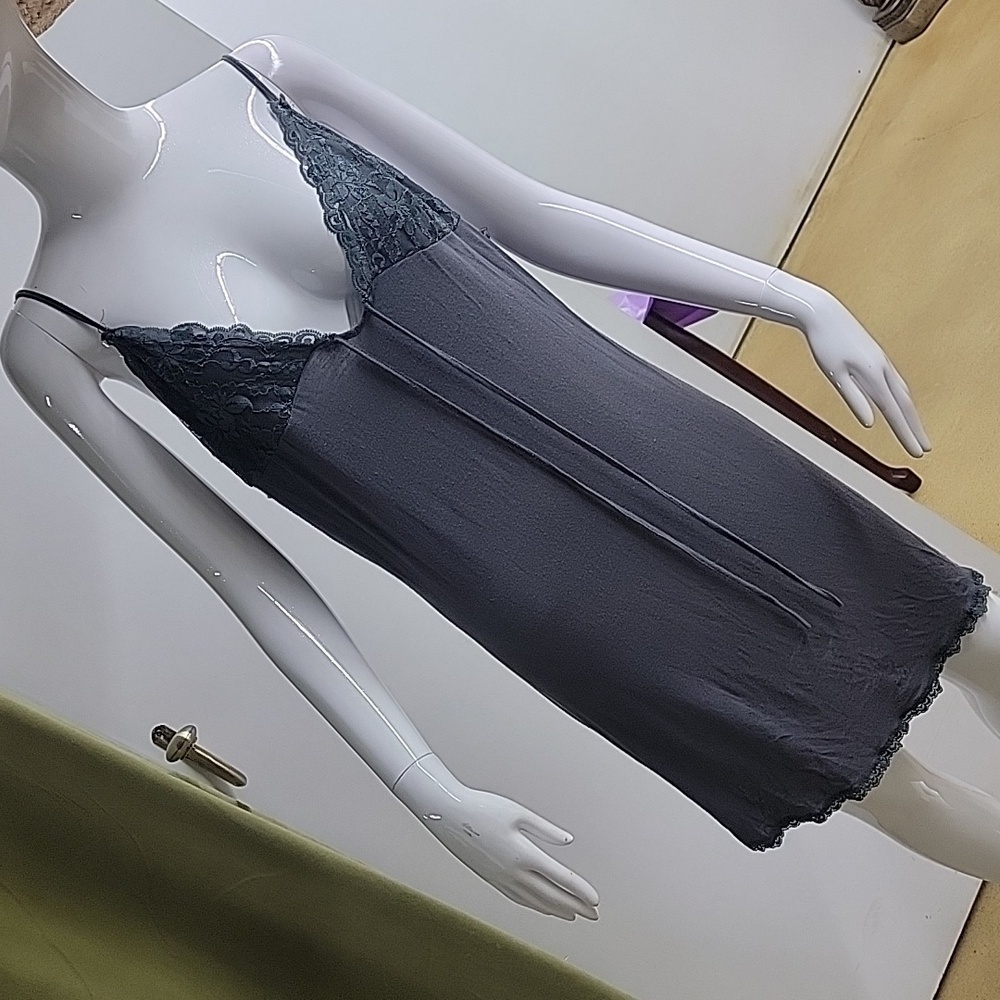 Colors By AnM Lacey V Neckline Adjustable Strap Camisole Nightgown Size Large
